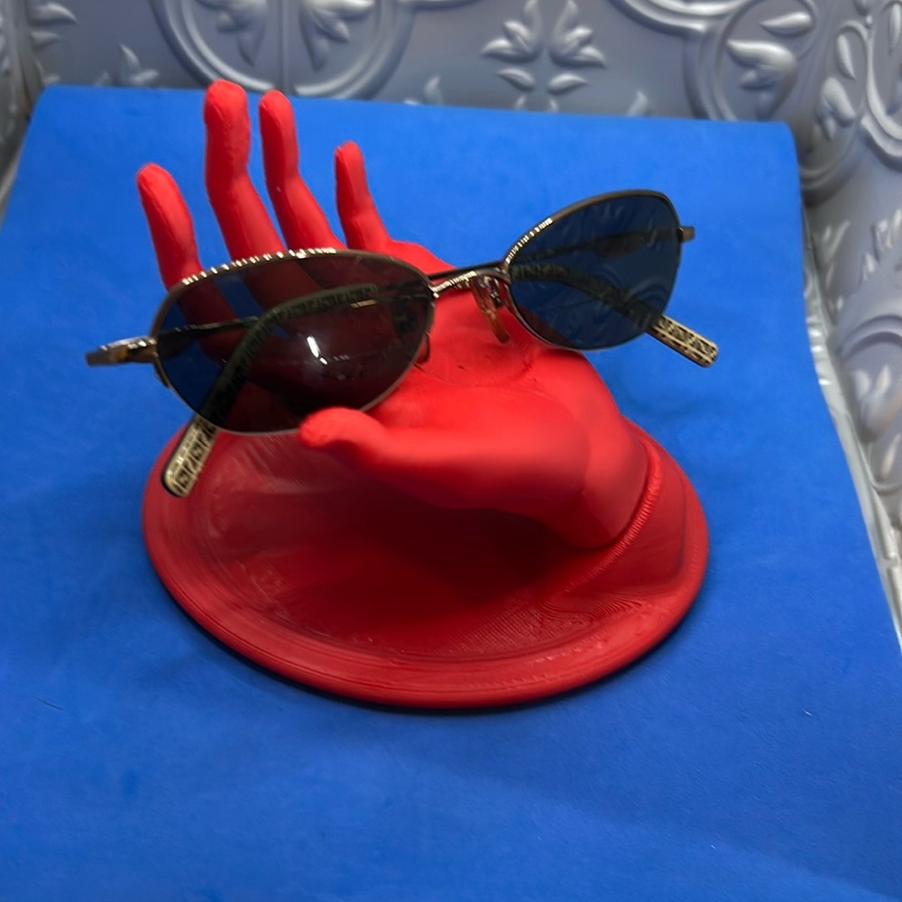Fantastic Fendi Sunglasses lenses need to be replaced preowned